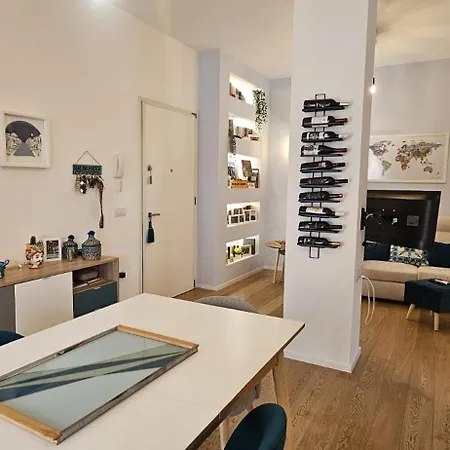 Confortevole Stanza Privata In Grazioso Con Giardino 홈스테이