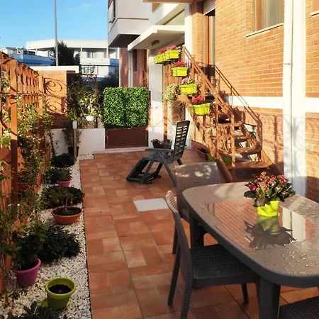 בית אירוח Confortevole Stanza Privata In Grazioso Con Giardino קליארי