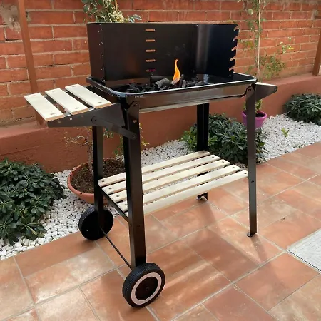 Confortevole Stanza Privata In Grazioso Con Giardino קליארי