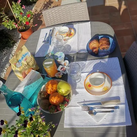 בית אירוח Confortevole Stanza Privata In Grazioso Con Giardino קליארי