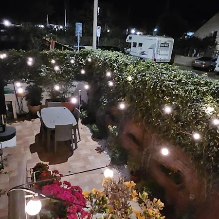 בית אירוח Confortevole Stanza Privata In Grazioso Con Giardino