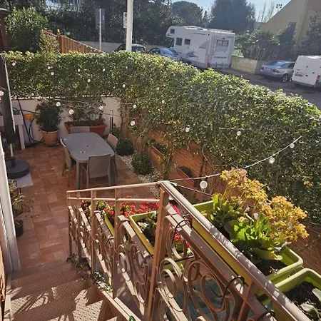בית אירוח Confortevole Stanza Privata In Grazioso Con Giardino *